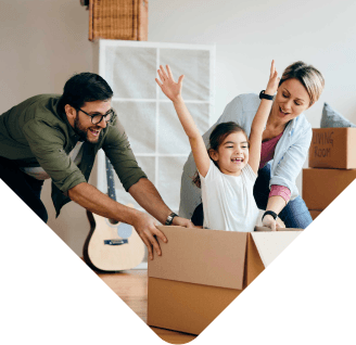 משפחה מחייכת בסלון הדירה עם ארגזים ברקע A Smiling Family in the Apartment Living Room with Boxes in the Background